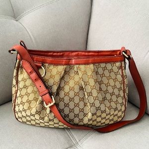 GUCCI canvas GG monogram shoulder bag 🌻